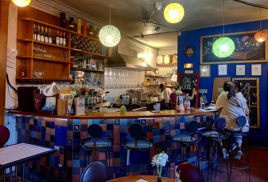 De Una Travel Bar